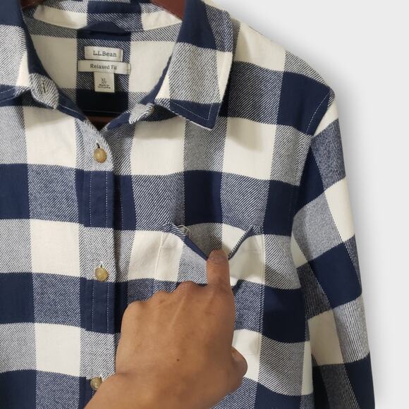 LL Bean Womens Brushed Flannel Shirt Blue Gingham Relaxed Fit Sz XLP Pockets - Picture 2 of 11